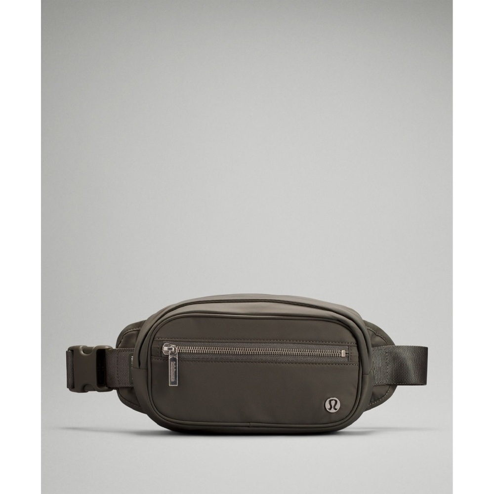 *Discontinued* Brand New Lululemon Wunderlust 1.8L Belt Bag in Grey Sage